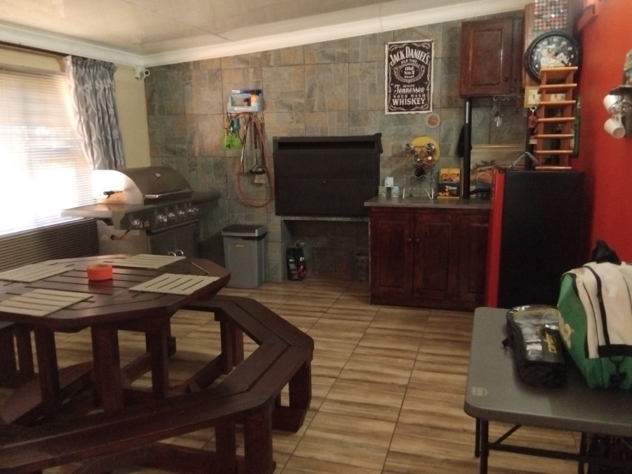 Commercial Property for Sale in Agricultural Holding 400 North West